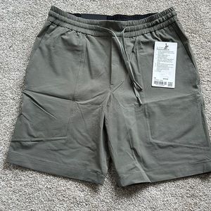 Lululemon Bowline Short 8” Men’s Shorts